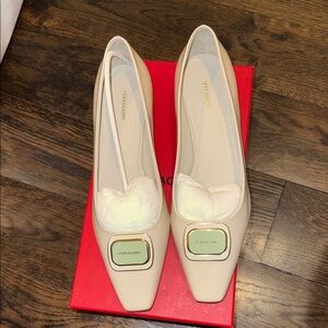 Salvatore Ferragamo Cream Patent Leather Square-Toe Flats with Gold Plaque